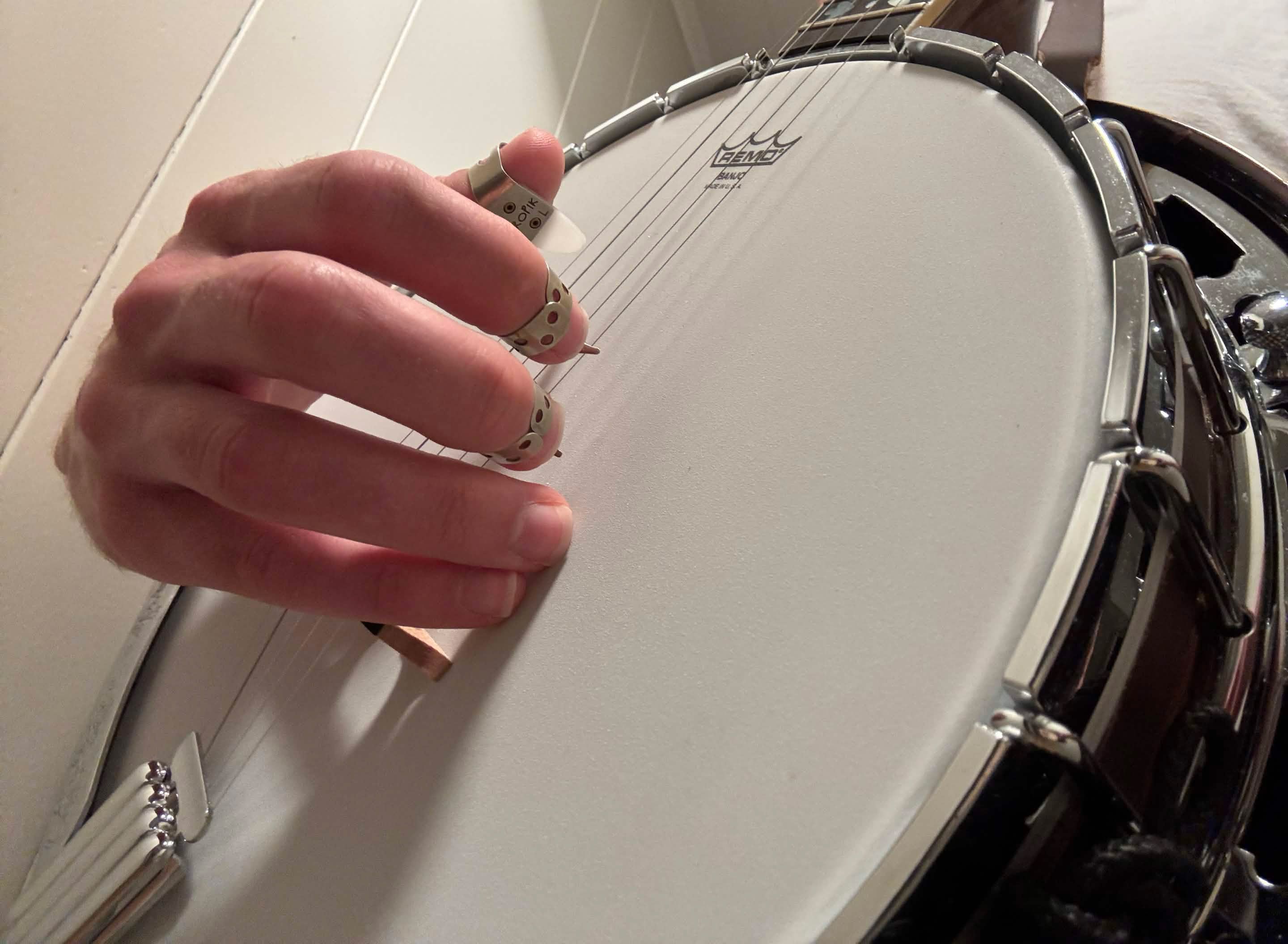Standard Three-Finger Picking Position
